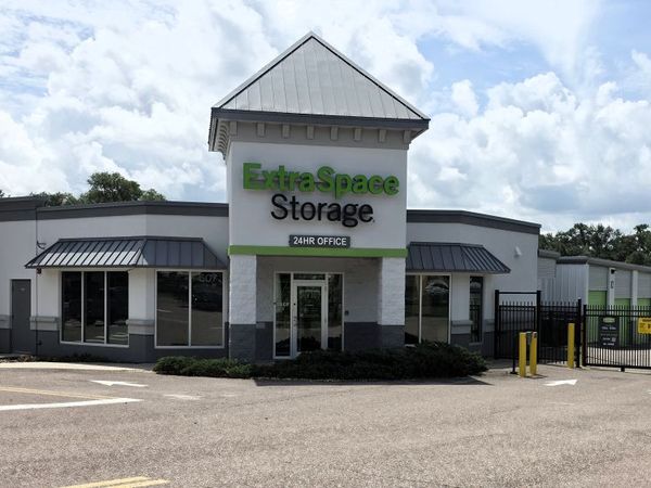 Extra Space Storage facility at 607 E Bloomingdale Ave - Brandon, FL