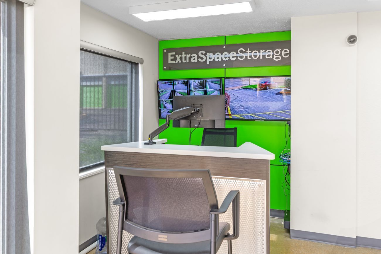 Extra Space Storage in St Louis, MO  6557 Manchester Ave 3