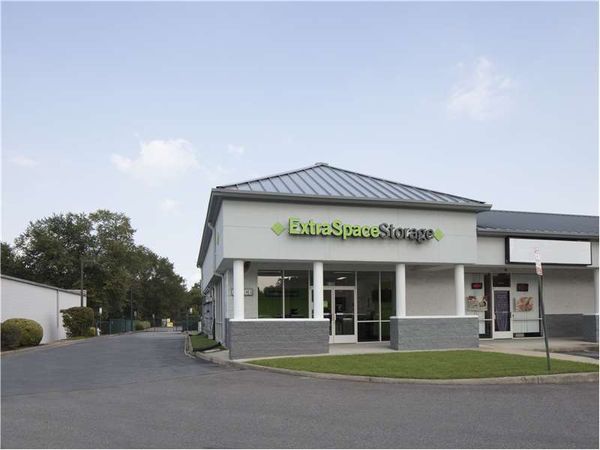 Extra Space Storage facility at 6100 W Broad St - Richmond, VA