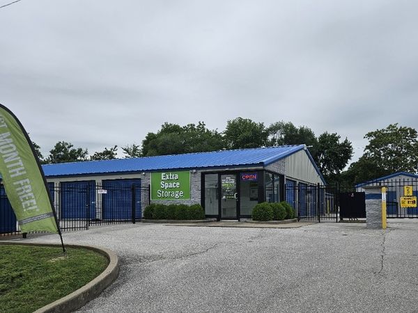 Extra Space Storage facility at 902 W 3rd St - Mount Carmel, IL