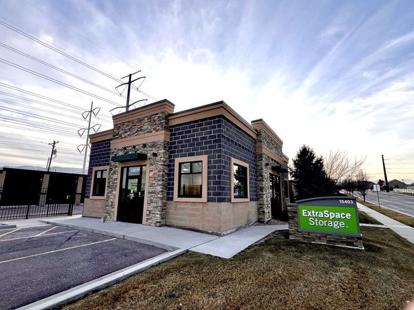 Extra Space Storage facility at 15403 S Redwood Rd - Bluffdale, UT