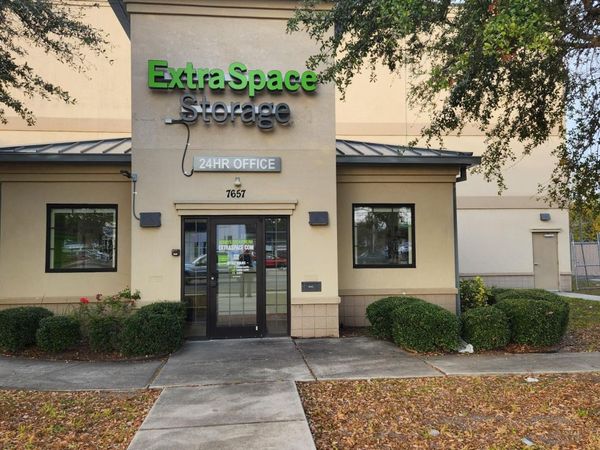 Extra Space Storage facility at 7657 103rd St - Jacksonville, FL