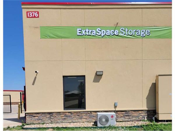 Extra Space Storage facility at 1376 NW Summercrest Blvd - Burleson, TX