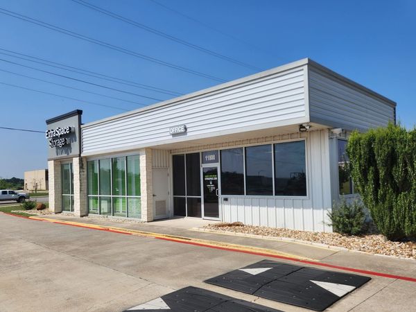 Extra Space Storage facility at 11800 Hero Way W - Leander, TX