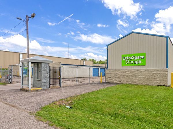 Extra Space Storage facility at 2200 Sherman Dr - Princeton, IN