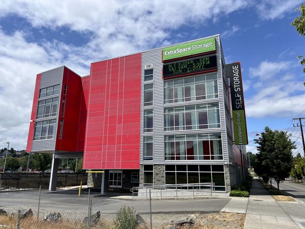 Extra Space Storage facility at 1561 W Armory Way - Seattle, WA
