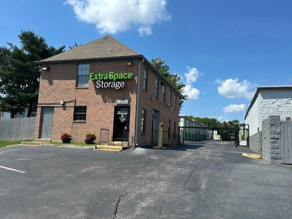 Extra Space Storage facility at 8000 Autumn Creek Dr - Cordova, TN