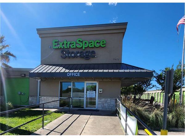 Extra Space Storage facility at 1620 S Interstate 35 - San Marcos, TX