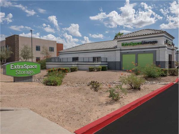 Extra Space Storage facility at 1625 W Chandler Blvd - Chandler, AZ