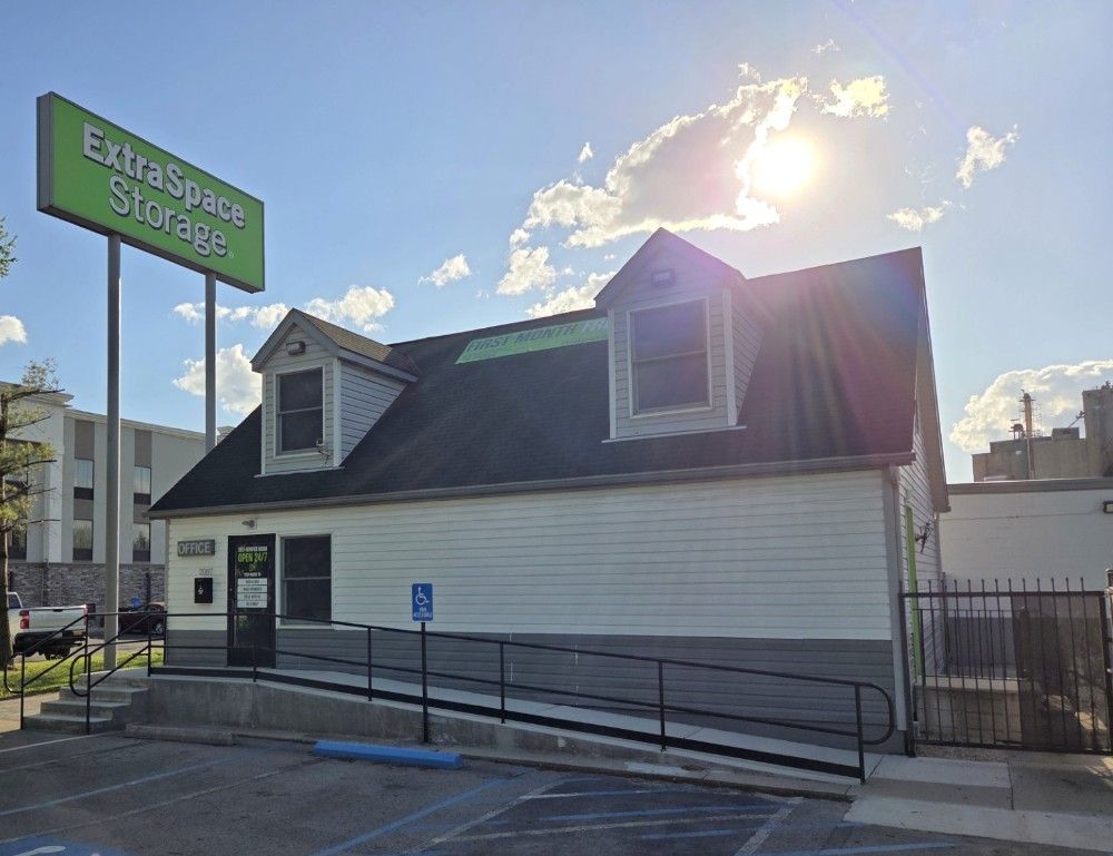Extra Space Storage in Columbus, OH  2087 S Hamilton Rd
