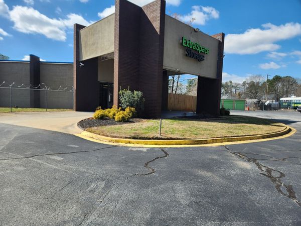 Extra Space Storage facility at 2595 Candler Rd - Decatur, GA