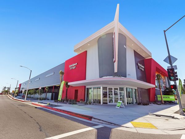Extra Space Storage facility at 900 W Foothill Blvd - Azusa, CA
