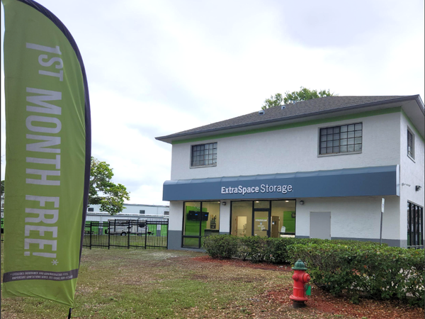 Extra Space Storage facility at 10501 Belcher Rd S - Largo, FL