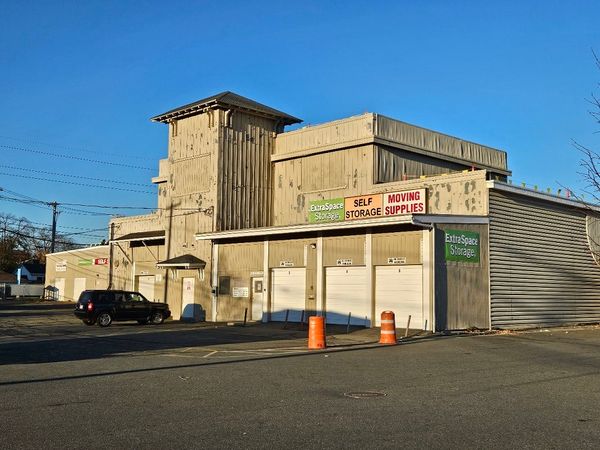 Extra Space Storage facility at 1 Wesley St - Malden, MA