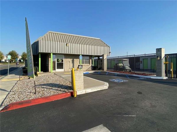 Extra Space Storage facility at 321 Alabama St - Redlands, CA