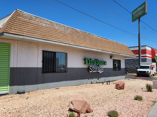 Extra Space Storage facility at 2824 E Evans Ave - North Las Vegas, NV