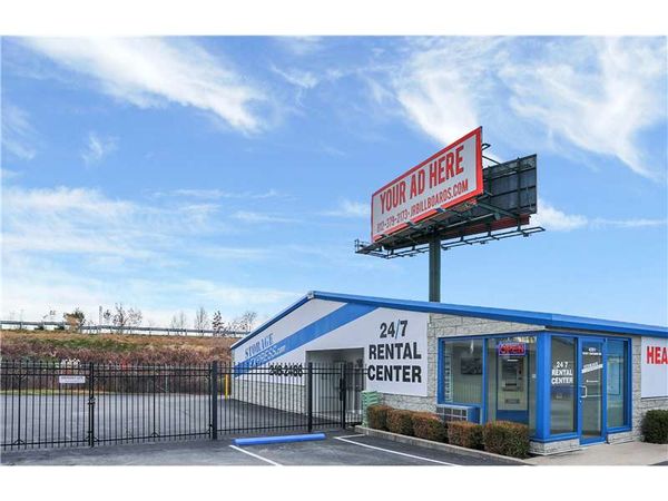 Extra Space Storage facility at 4201 Perry Crossing Rd - Sellersburg, IN