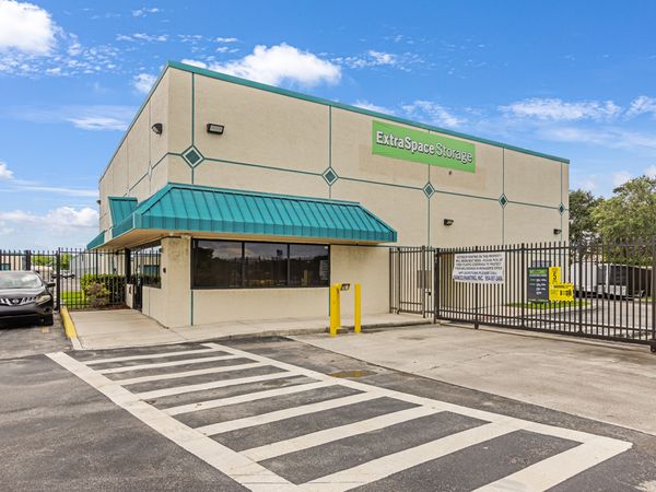 Extra Space Storage facility at 400 NW 172nd Ave - Pembroke Pines, FL