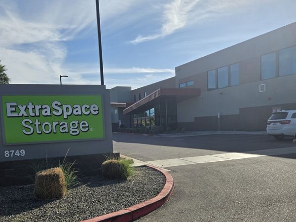 Extra Space Storage facility at 8749 E Broadway Rd - Mesa, AZ