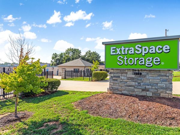 Extra Space Storage facility at 1569 NC-16 Business - Denver, NC