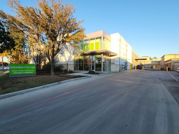 Extra Space Storage facility at 2300 Broadway - San Antonio, TX