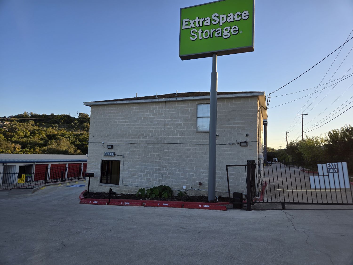 Extra Space Storage  27904 US Highway 281 N in San Antonio, TX