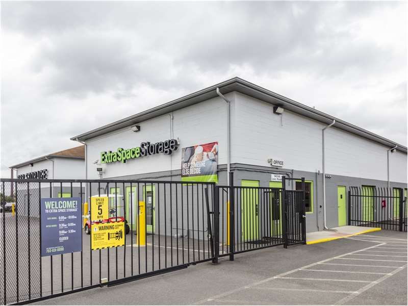 Extra Space Storage  14518 Lee Rd in Chantilly, VA