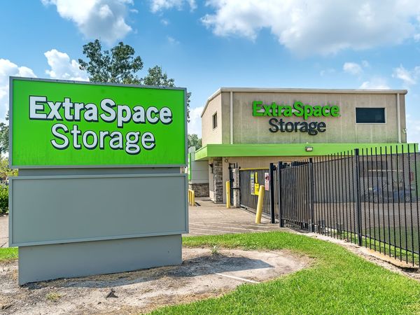 Extra Space Storage facility at 19415 Pinehurst Trail Dr - Humble, TX