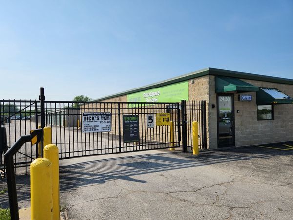 Extra Space Storage facility at 24130 W Riverside Dr - Channahon, IL