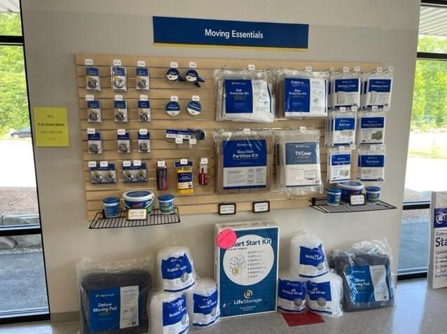 Extra Space Storage  6 Tatro Dr in Goffstown, NH