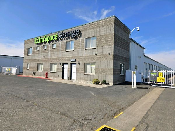 Extra Space Storage facility at 2765 S 1900 W - West Haven, UT