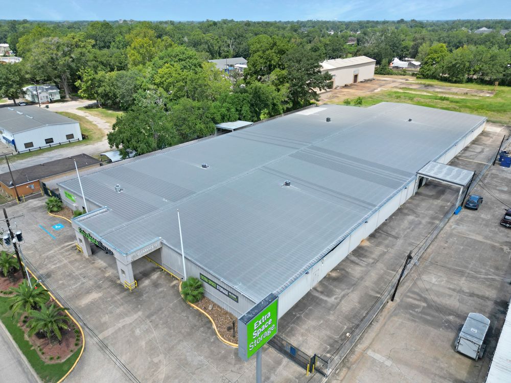 Extra Space Storage  6970 College St in Beaumont, TX