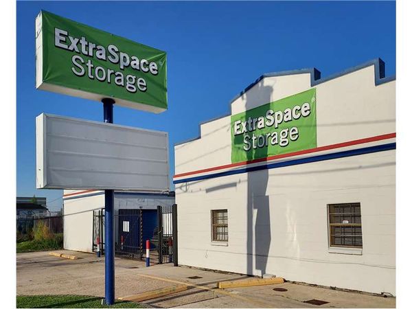 Extra Space Storage facility at 601 Whitney Ave - Gretna, LA