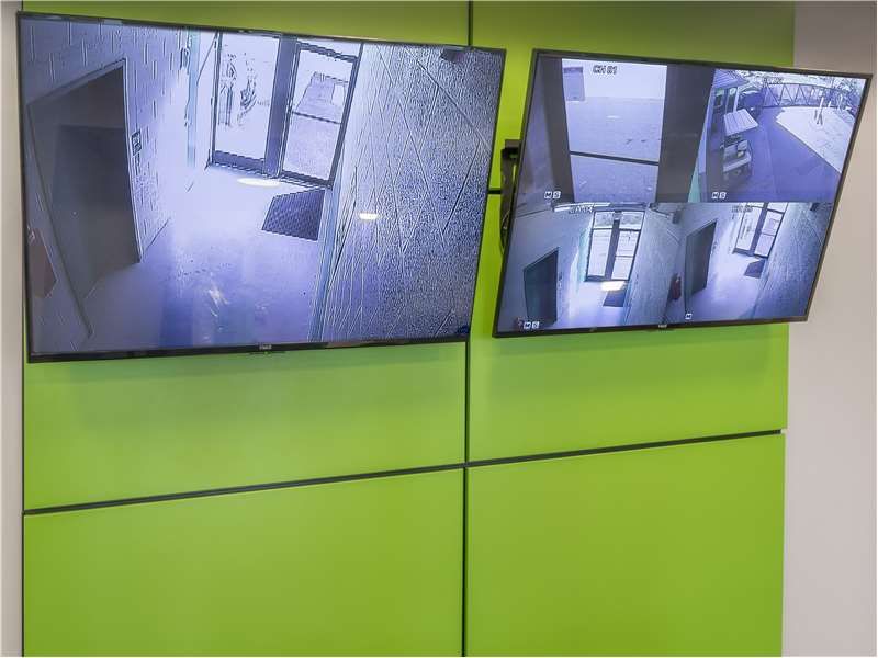 Extra Space Storage  38875 Grand River Ave in Farmington, MI