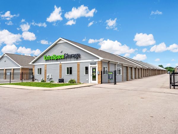 Extra Space Storage facility at 6535 Creekside View Dr SE - Grand Rapids, MI
