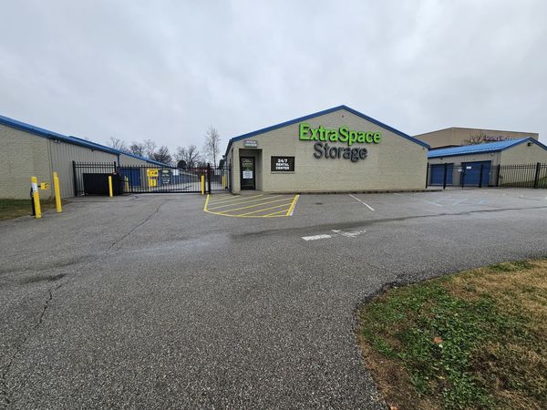 Extra Space Storage facility at 614 Mt Tabor Rd - New Albany, IN