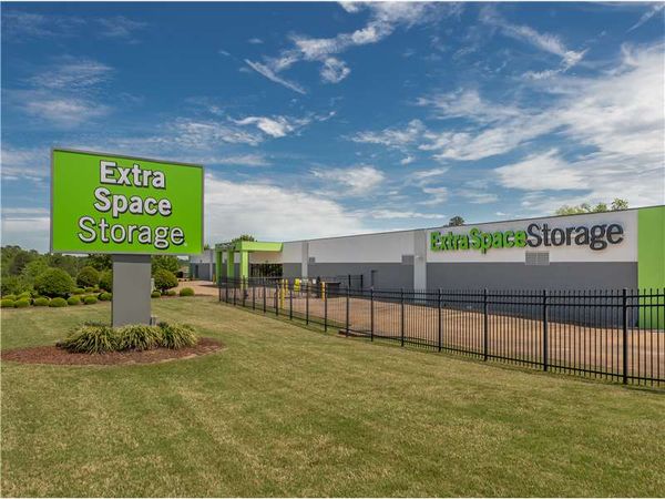 Extra Space Storage facility at 1242 N Dean Rd - Auburn, AL