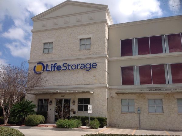 Life Storage facility on 7340 Blanco Rd - San Antonio, TX