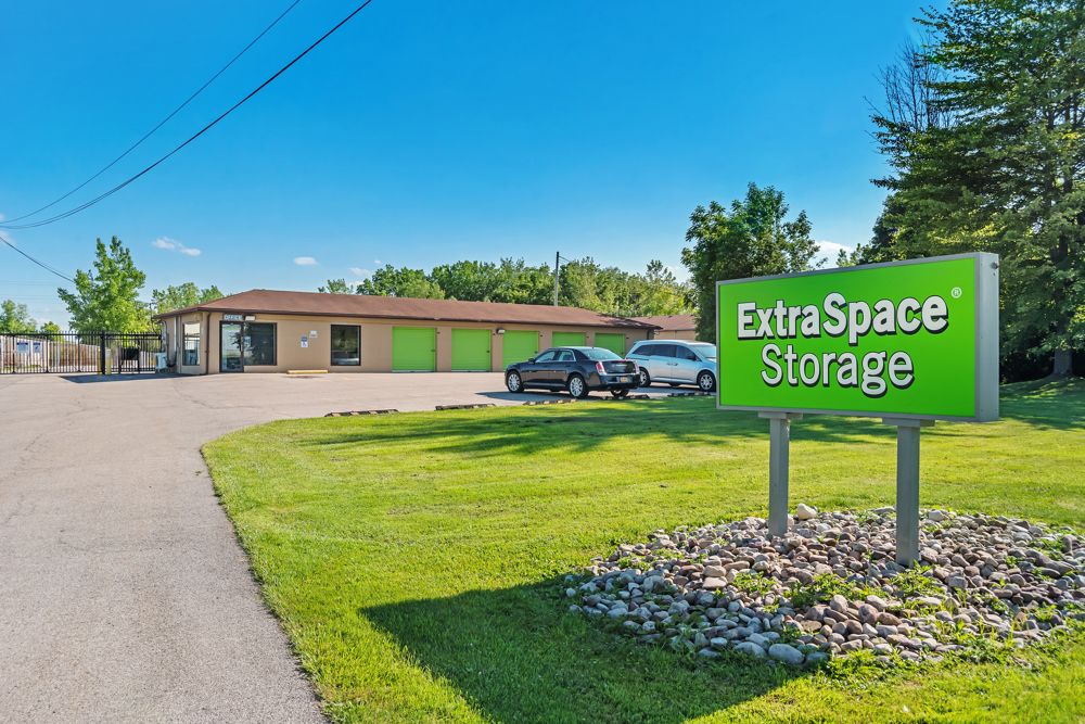 20×10 Garage in Rochester, NY 2585 Brighton Henrietta Town Line Rd Rochester, New York