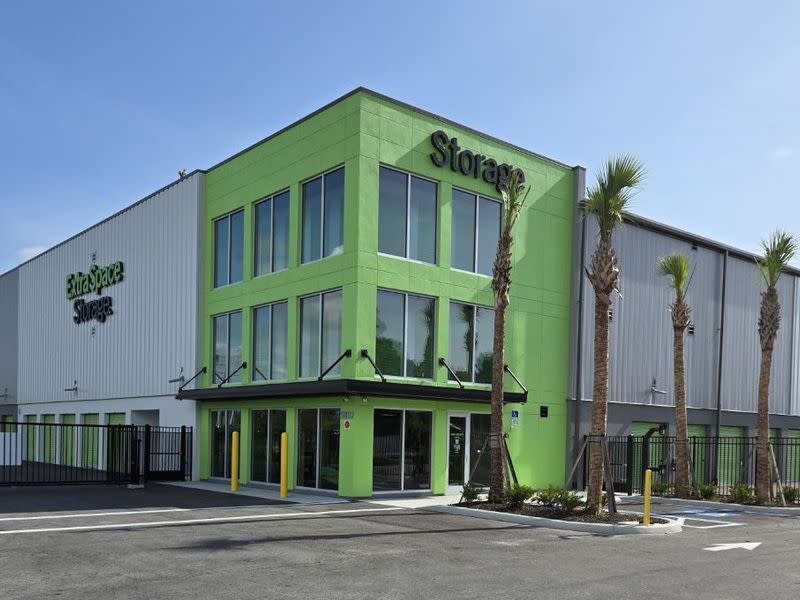 Storage Units in Bradenton, FL at 5802 Lorraine Rd | Extra Space Storage