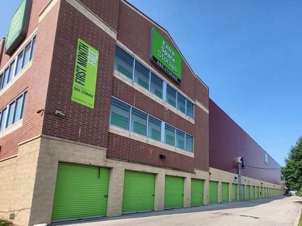 Extra Space Storage facility at 6500 W Dakin St - Chicago, IL