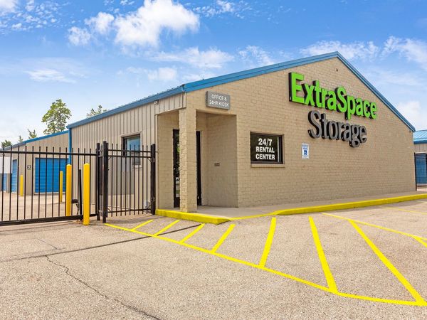 Extra Space Storage facility at 614 Mt Tabor Rd - New Albany, IN