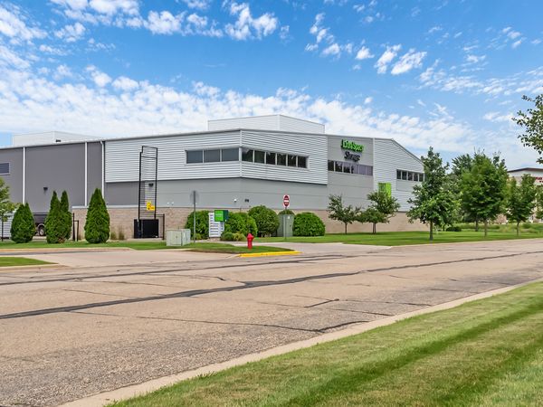 Extra Space Storage facility at 3119 Deming Way - Middleton, WI