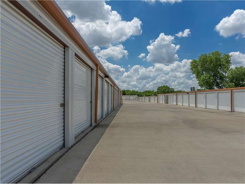 Extra Space Storage  730 E Wheatland Rd in Dallas, TX