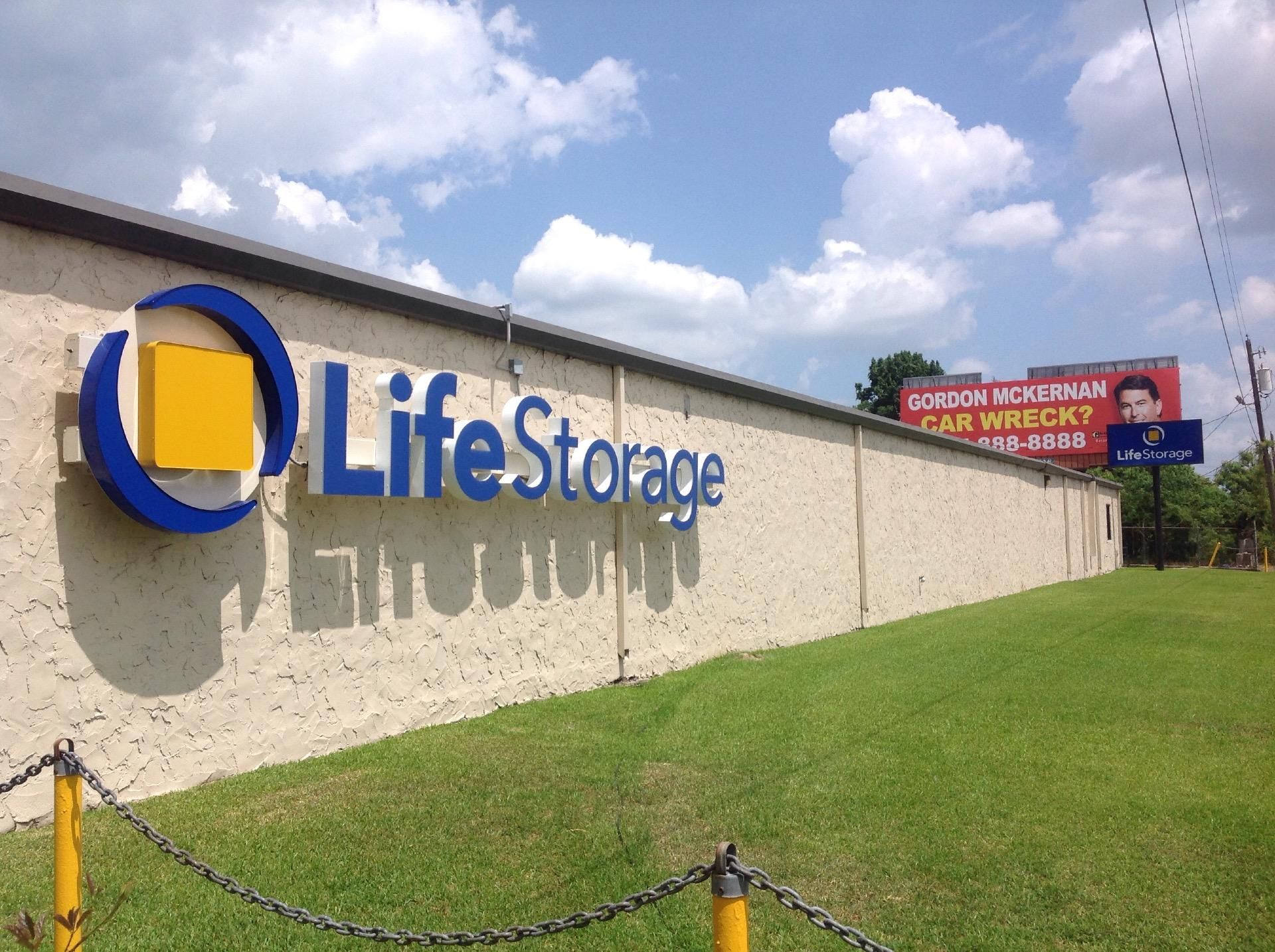 Extra Space Storage  7375 Airline Hwy in Baton Rouge, LA