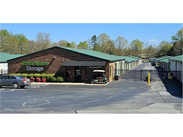 Extra Space Storage facility at 2589 W Clemmonsville Rd - Winston-Salem, NC