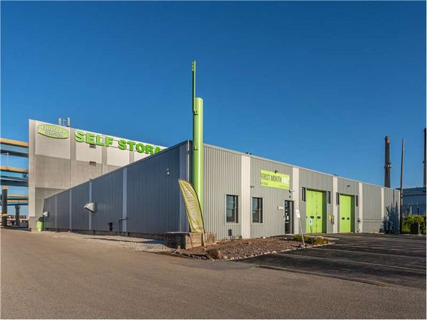 Extra Space Storage facility at 999 W Mt Vernon Ave - Milwaukee, WI