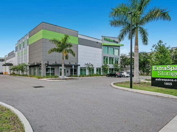 Extra Space Storage facility at 1855 32nd St N - St Petersburg, FL