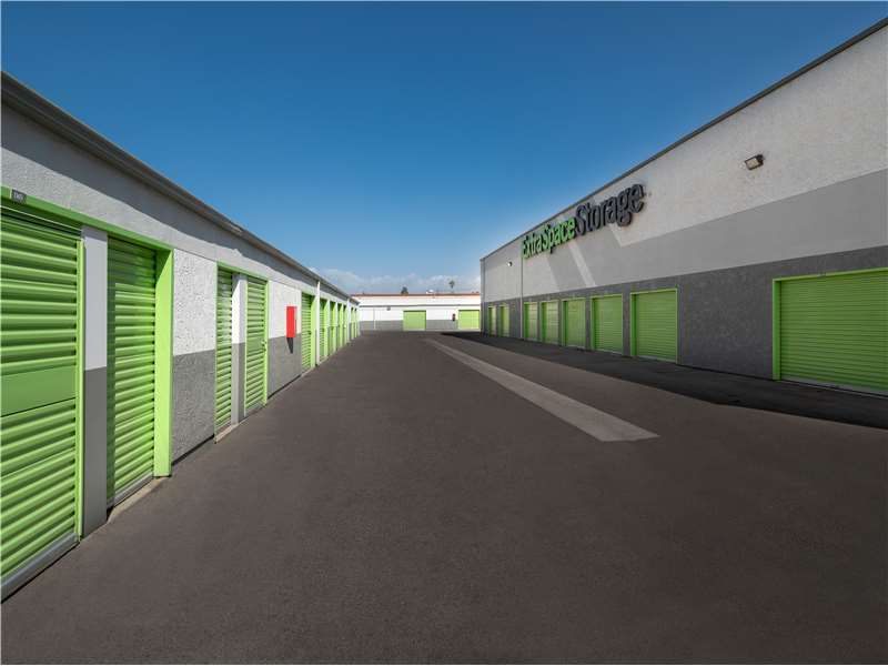 Extra Space Storage  401 Farnel Rd in Santa Maria, CA
