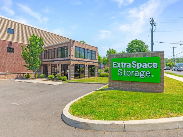 Extra Space Storage facility at 33 Schoolhouse Rd - Milford, CT